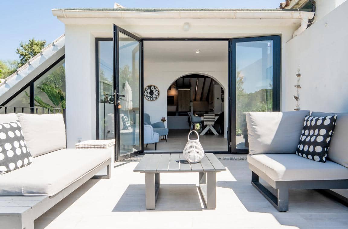 2 soverom Villa til salgs i New Golden Mile med svømmebasseng garasje - € 649 000 (Ref: 10002268)