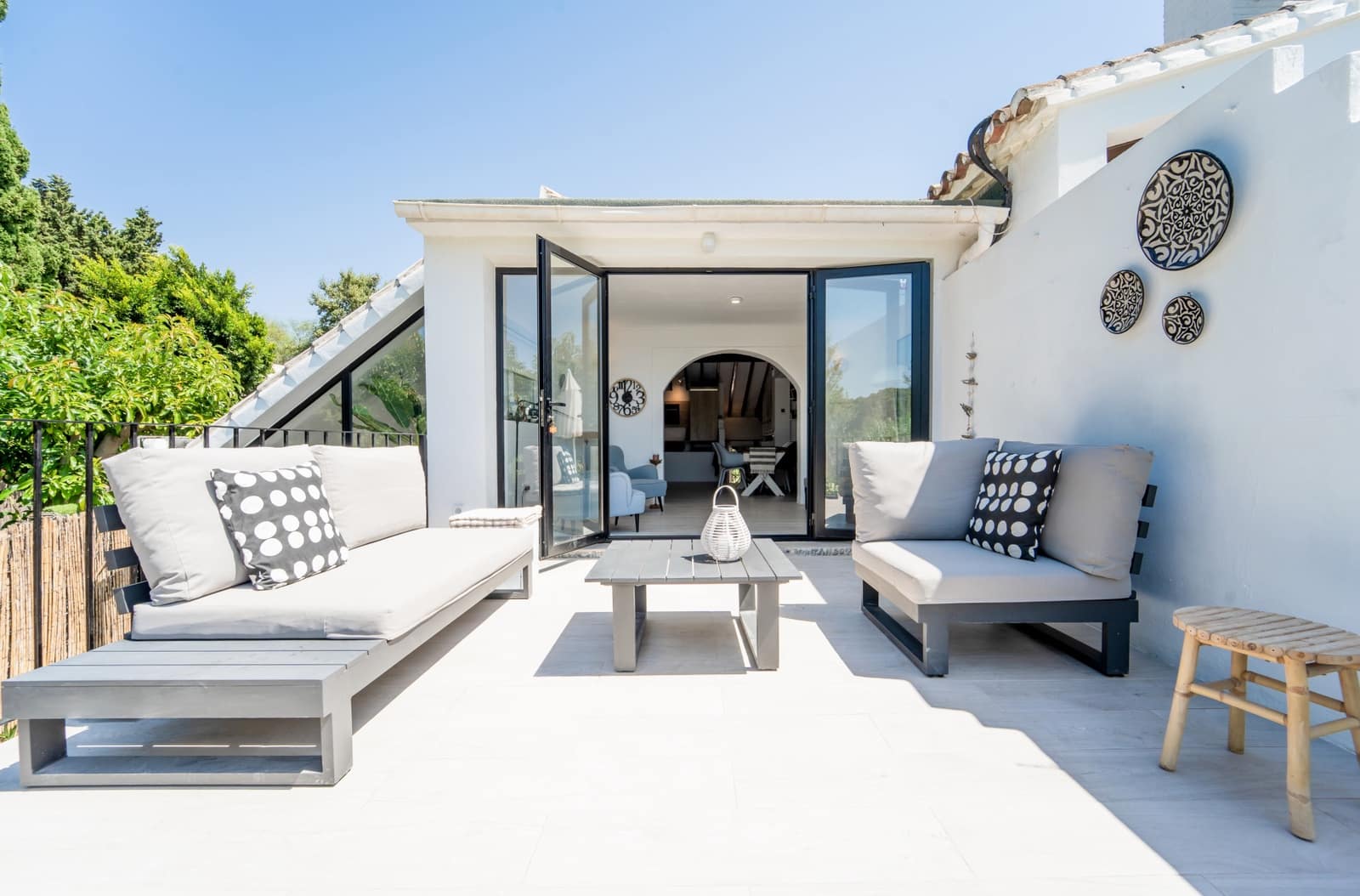 2 soverom Villa til salgs i New Golden Mile med svømmebasseng garasje - € 649 000 (Ref: 10002268)