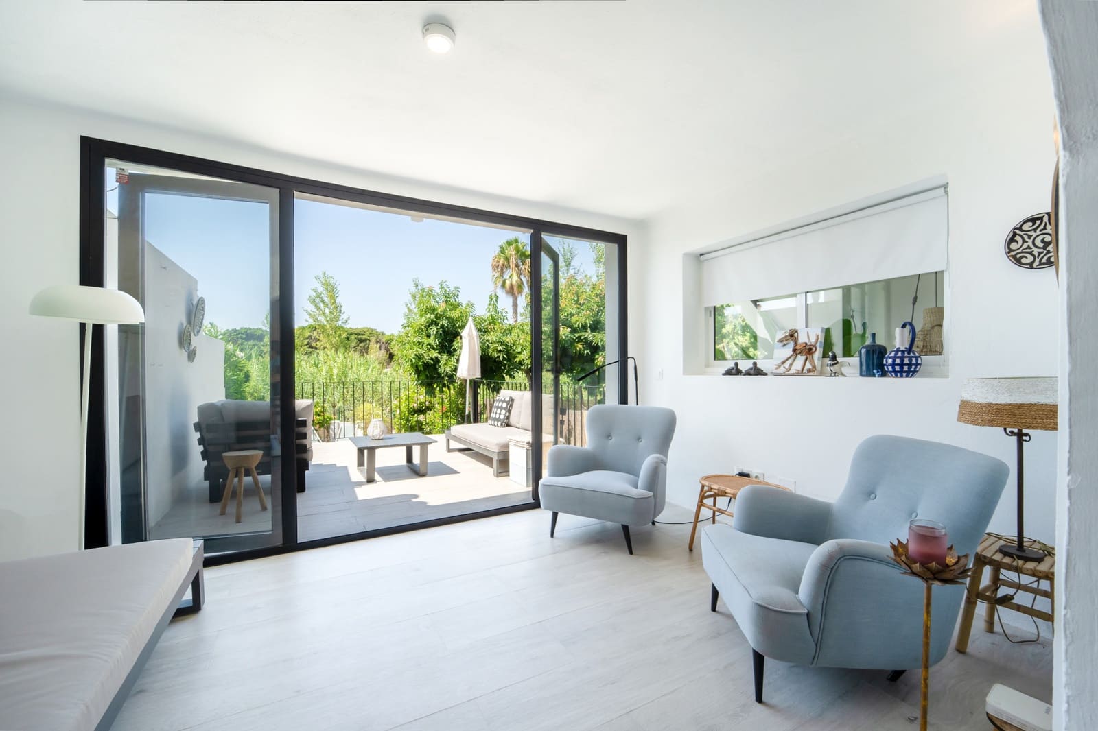 2 soverom Villa til salgs i New Golden Mile med svømmebasseng garasje - € 649 000 (Ref: 10002268)