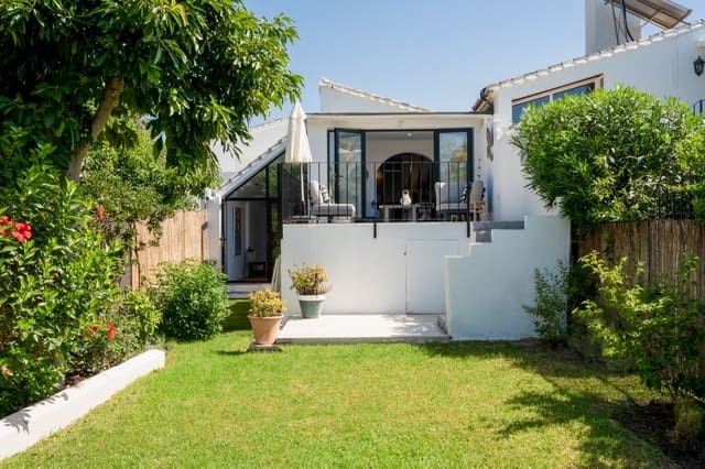 2 soverom Villa til salgs i New Golden Mile, Estepona med svømmebasseng garasje - € 649 000 (Ref: 10002268)