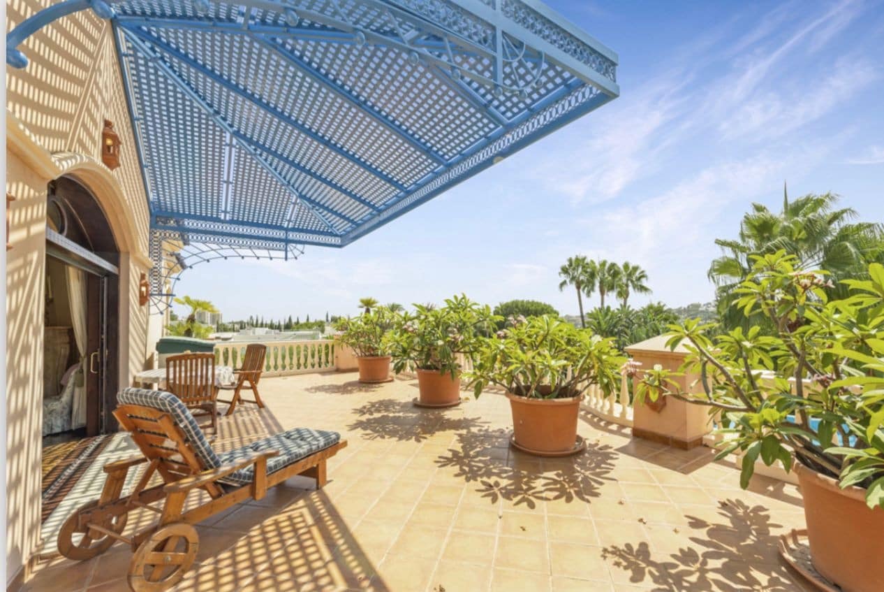 6 soverom Villa til salgs i Nueva Andalucia med svømmebasseng garasje - € 7 500 000 (Ref: 10002269)