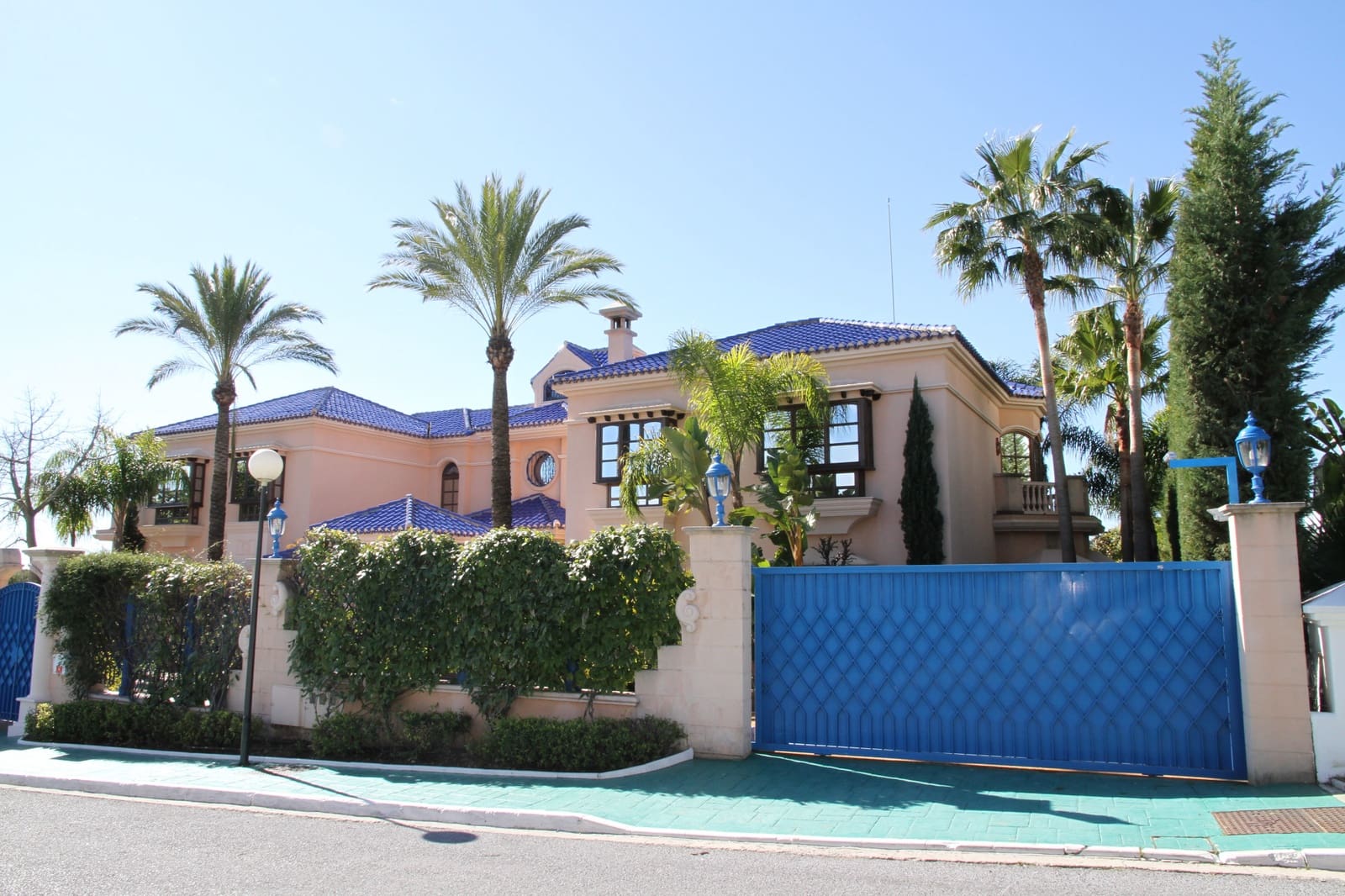 6 soverom Villa til salgs i Nueva Andalucia med svømmebasseng garasje - € 7 500 000 (Ref: 10002269)