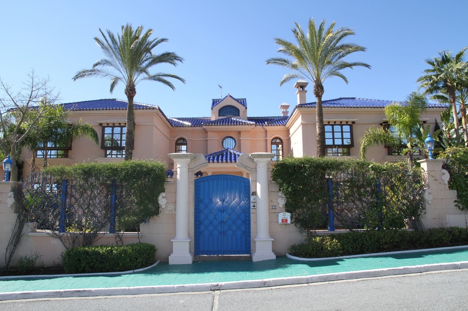 6 soverom Villa til salgs i Nueva Andalucia med svømmebasseng garasje - € 7 500 000 (Ref: 10002269)