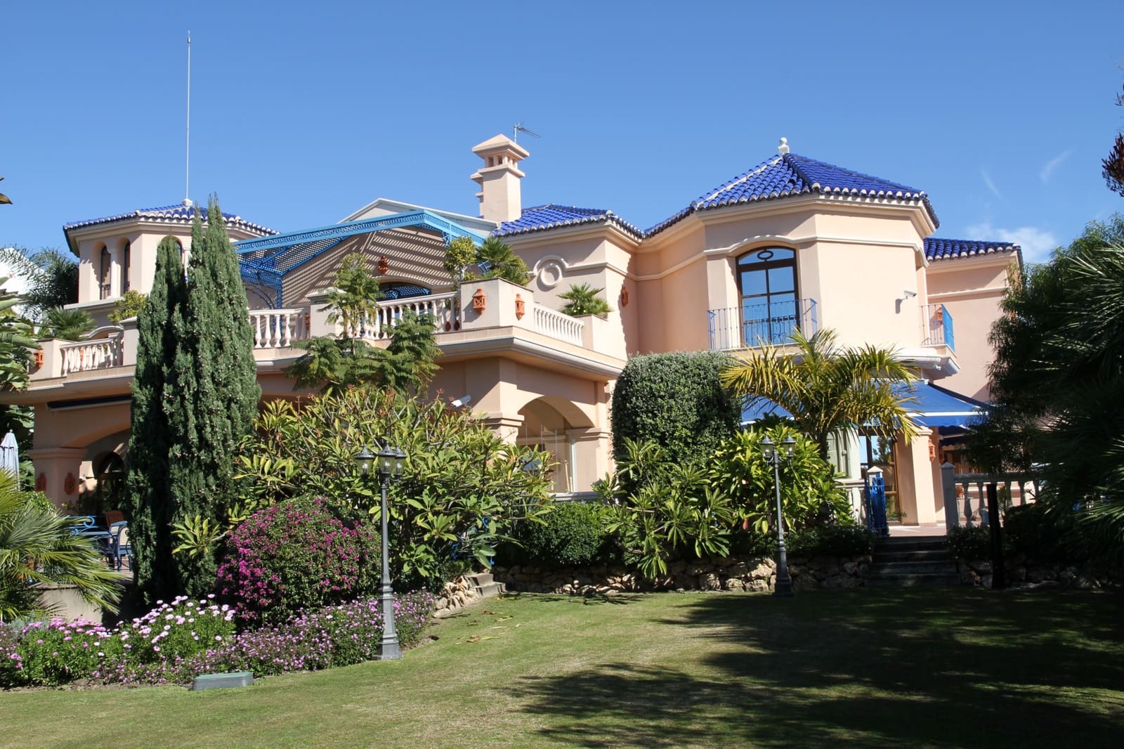 6 soverom Villa til salgs i Nueva Andalucia med svømmebasseng garasje - € 7 500 000 (Ref: 10002269)