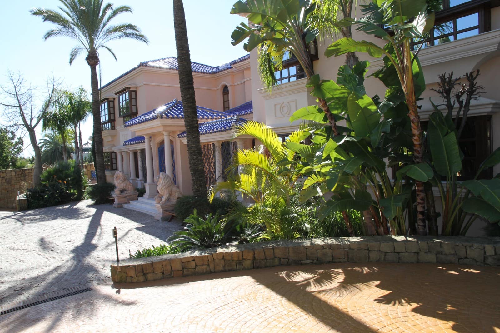 6 soverom Villa til salgs i Nueva Andalucia med svømmebasseng garasje - € 7 500 000 (Ref: 10002269)
