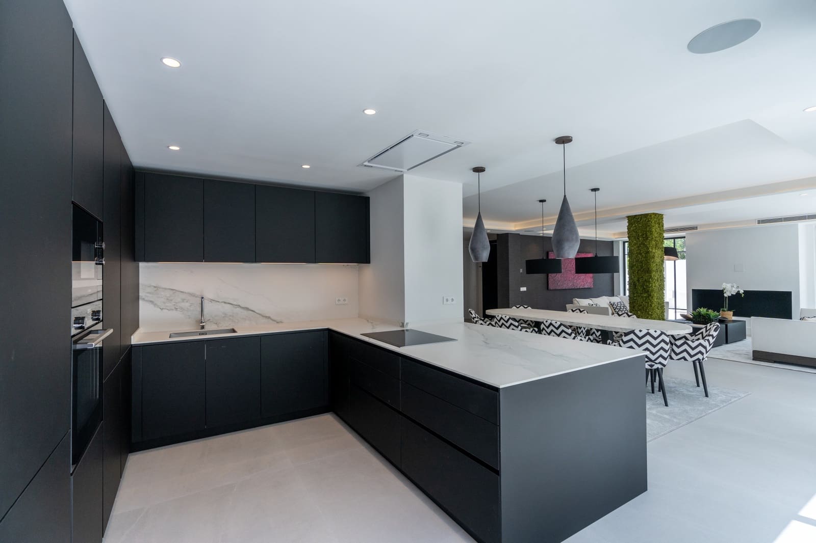 5 sypialnia Willa na sprzedaż w Marbella z basenem garażem - 3 350 000 € (Ref: 10002270)