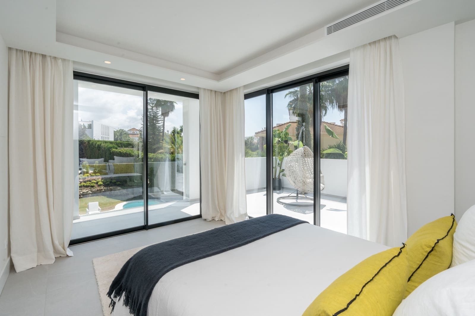 5 sypialnia Willa na sprzedaż w Marbella z basenem garażem - 3 350 000 € (Ref: 10002270)