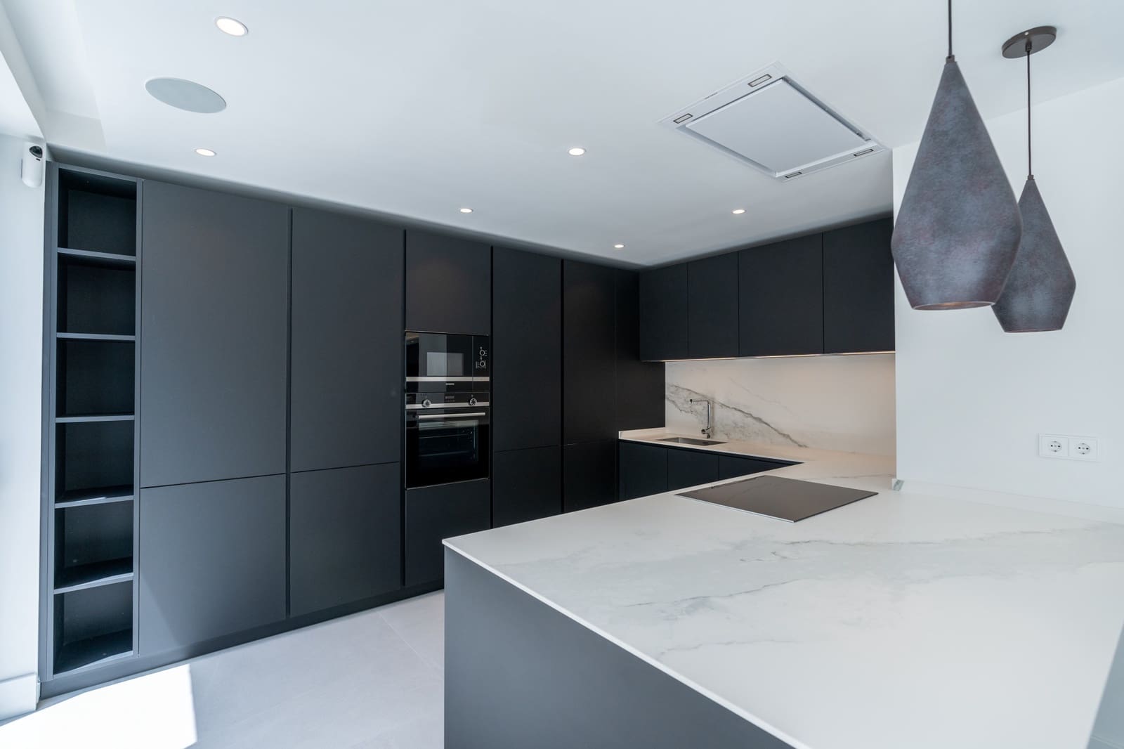 5 sypialnia Willa na sprzedaż w Marbella z basenem garażem - 3 350 000 € (Ref: 10002270)