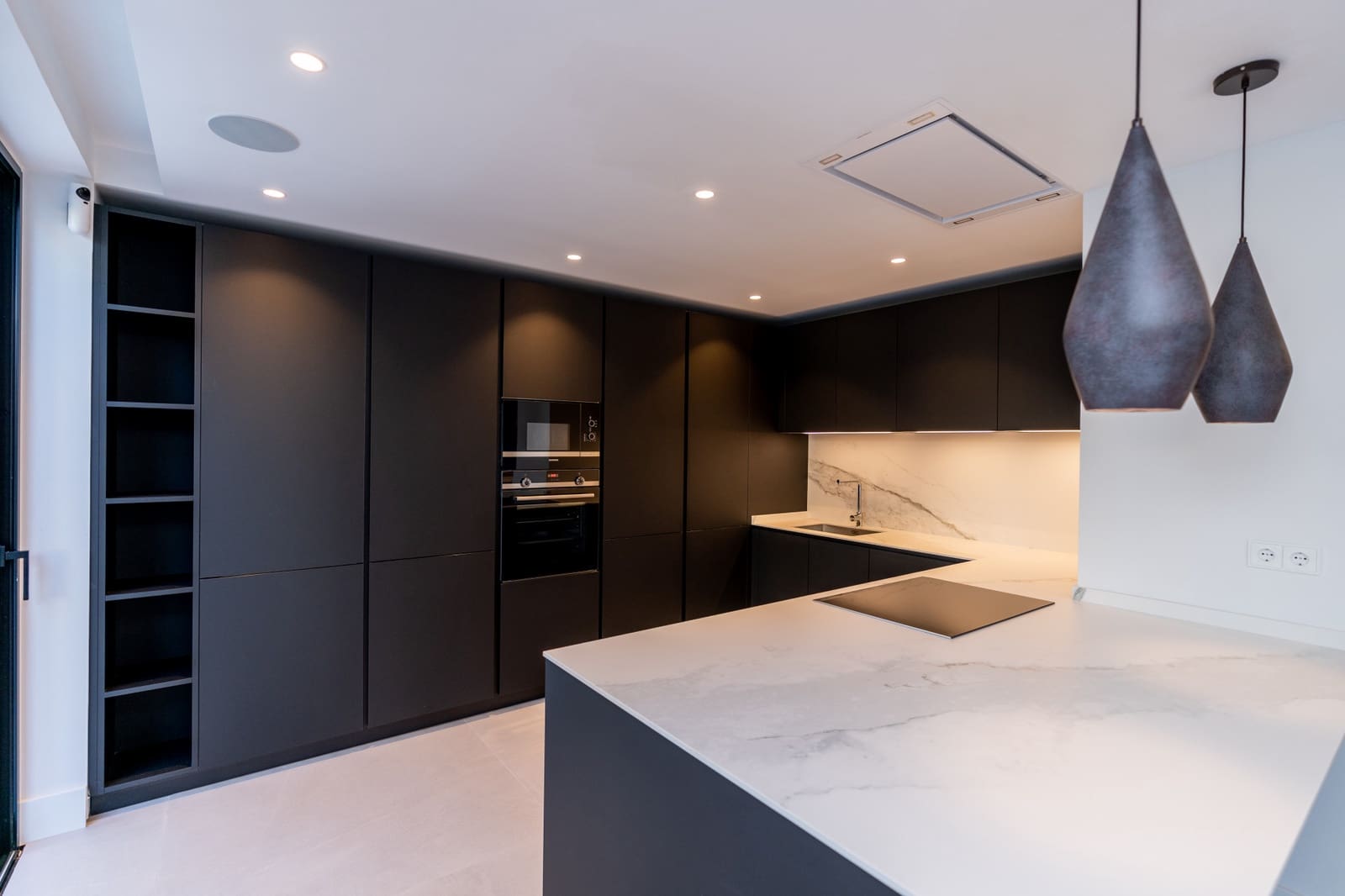 5 sypialnia Willa na sprzedaż w Marbella z basenem garażem - 3 350 000 € (Ref: 10002270)