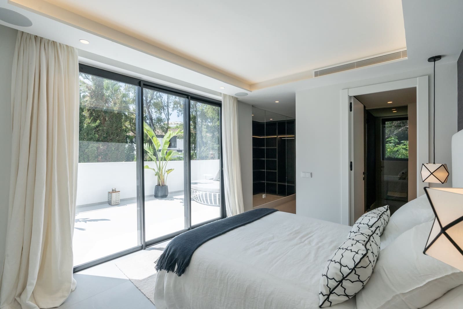 5 sypialnia Willa na sprzedaż w Marbella z basenem garażem - 3 350 000 € (Ref: 10002270)