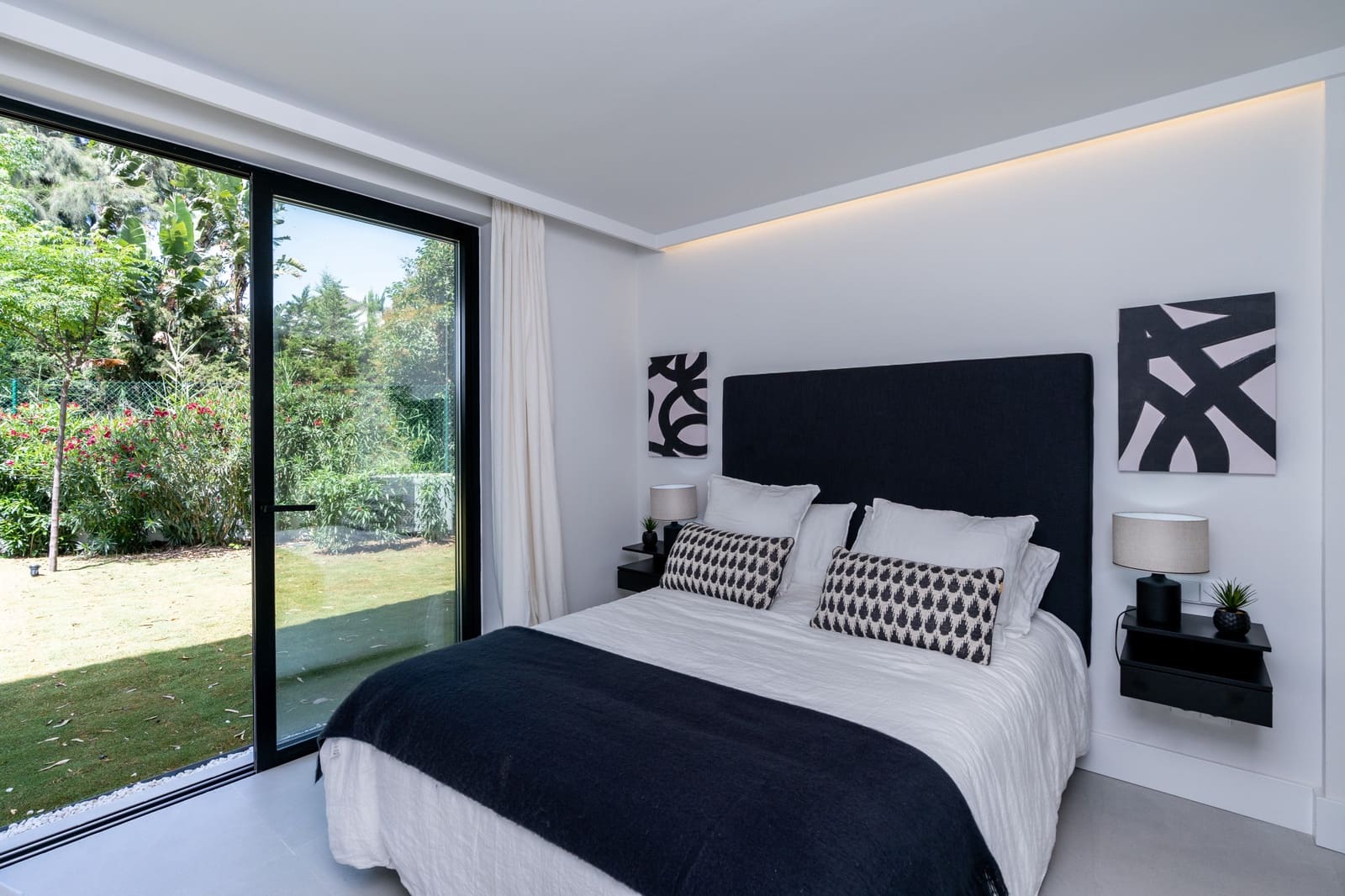 5 sypialnia Willa na sprzedaż w Marbella z basenem garażem - 3 350 000 € (Ref: 10002270)
