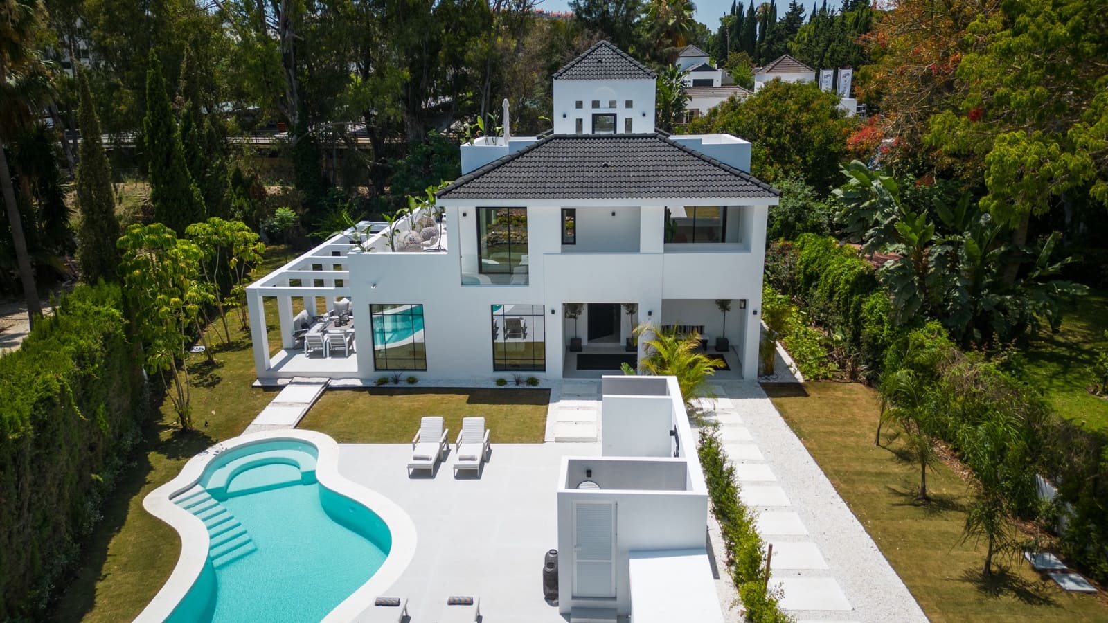5 sypialnia Willa na sprzedaż w Marbella z basenem garażem - 3 350 000 € (Ref: 10002270)
