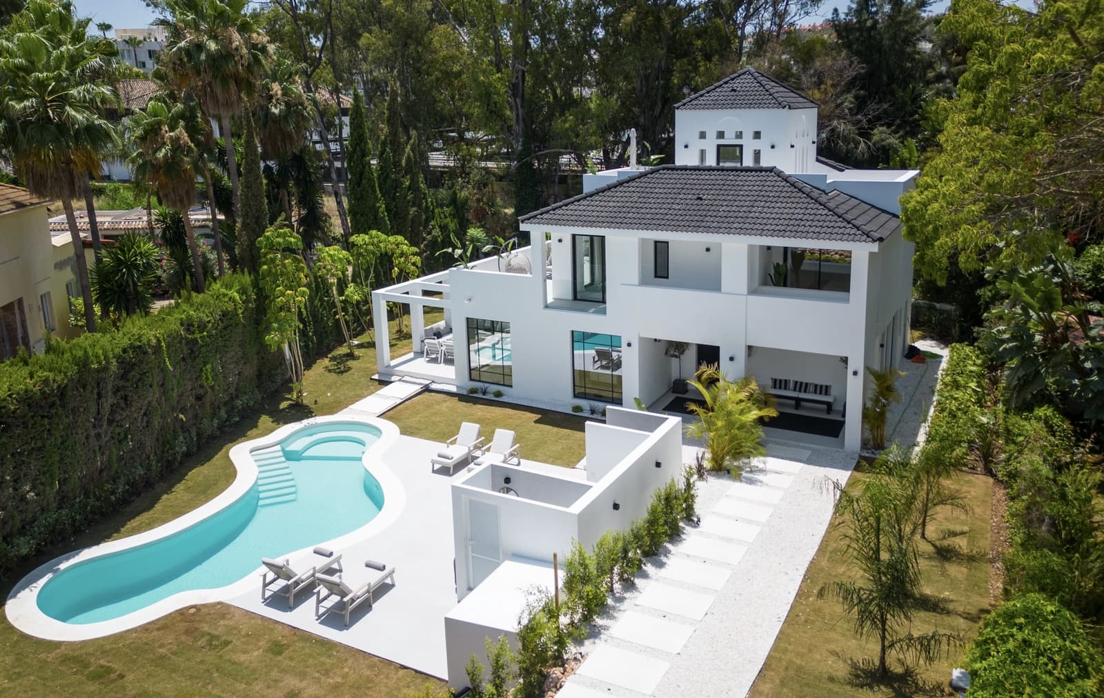 5 sypialnia Willa na sprzedaż w Marbella z basenem garażem - 3 350 000 € (Ref: 10002270)