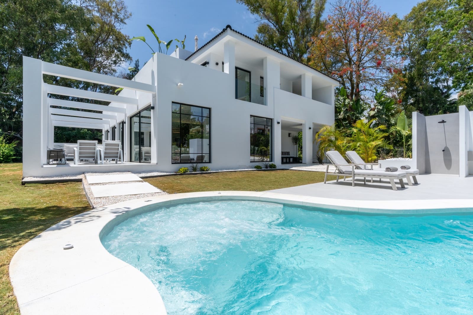 5 sypialnia Willa na sprzedaż w Marbella z basenem garażem - 3 350 000 € (Ref: 10002270)