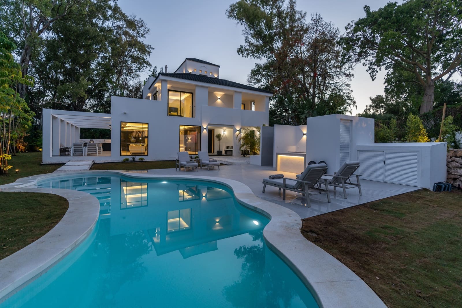 5 sypialnia Willa na sprzedaż w Marbella z basenem garażem - 3 350 000 € (Ref: 10002270)