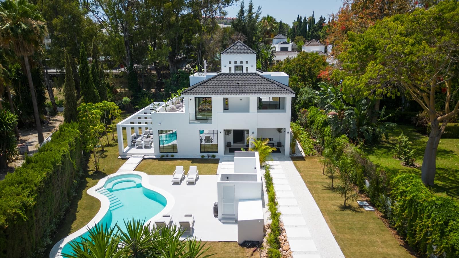 5 sypialnia Willa na sprzedaż w Marbella z basenem garażem - 3 350 000 € (Ref: 10002270)