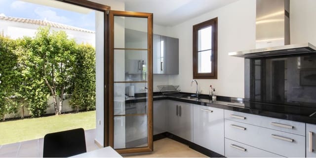 4 chambre Villa/Maison à vendre à Marbella avec piscine garage - 815 000 € (Ref: 10002279)