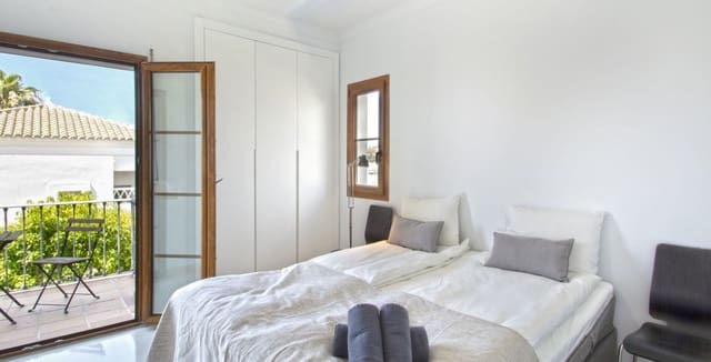 4 sypialnia Willa na sprzedaż w Estepona z basenem garażem - 815 000 € (Ref: 10002280)