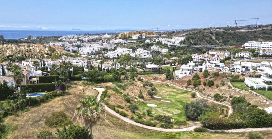 4 sypialnia Willa na sprzedaż w Estepona z basenem garażem - 815 000 € (Ref: 10002280)