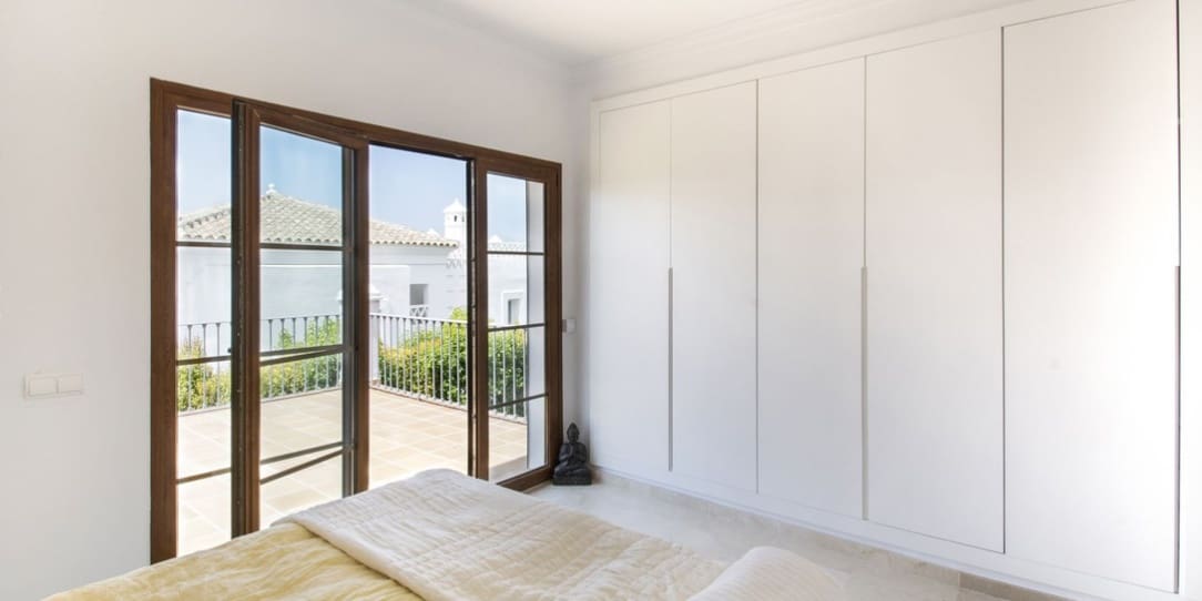 4 sypialnia Willa na sprzedaż w Estepona z basenem garażem - 815 000 € (Ref: 10002280)