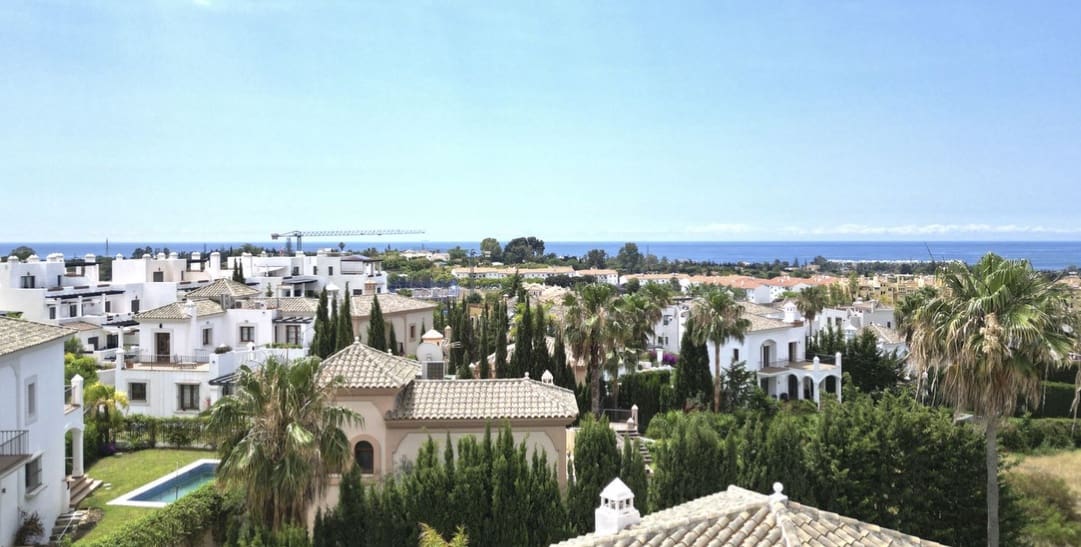 4 sypialnia Willa na sprzedaż w Estepona z basenem garażem - 815 000 € (Ref: 10002280)