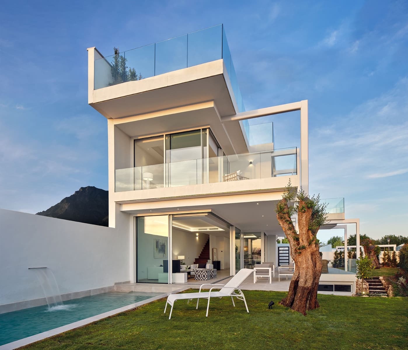 Chalet de 3 habitaciones en Marbella en venta con piscina garaje - 1.690.000 € (Ref: 10002285)