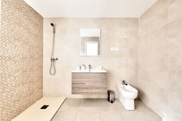 3 bedroom Apartment for sale in Marbella with pool garage - € 320,000 (Ref: 10002305)