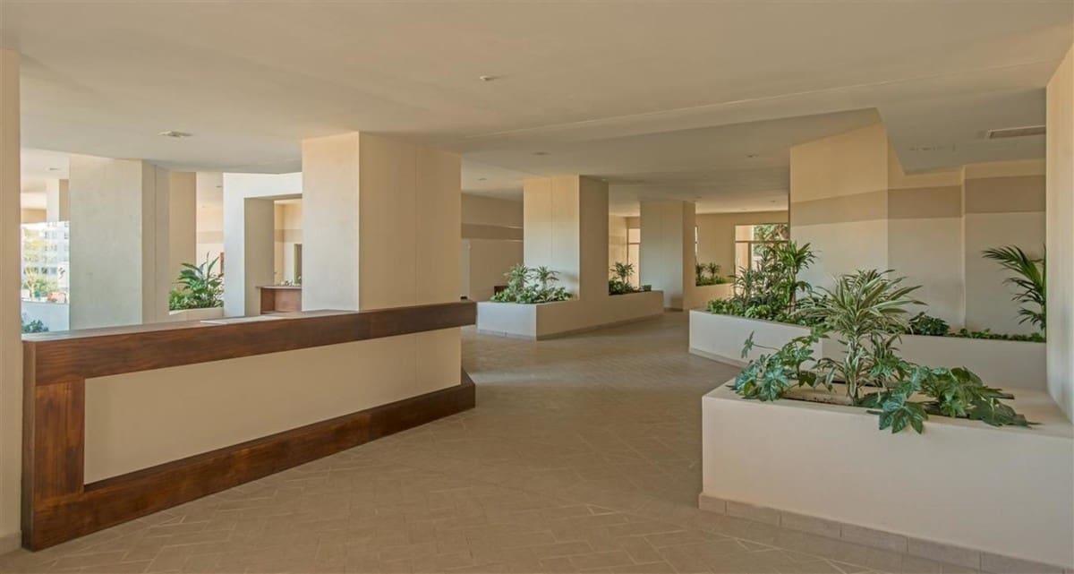 3 bedroom Apartment for sale in Marbella with pool garage - € 320,000 (Ref: 10002305)