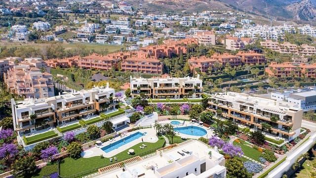 2 bedroom Apartment for sale in Marbella with pool garage - € 399,000 (Ref: 10002339)