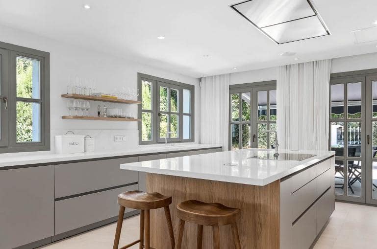 Chalet de 6 habitaciones en Marbella en venta con piscina garaje - 3.700.000 € (Ref: 10002341)