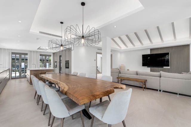 Chalet de 6 habitaciones en Marbella en venta con piscina garaje - 3.700.000 € (Ref: 10002341)
