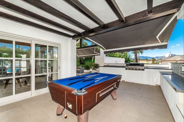 Chalet de 6 habitaciones en Marbella en venta con piscina garaje - 3.700.000 € (Ref: 10002341)