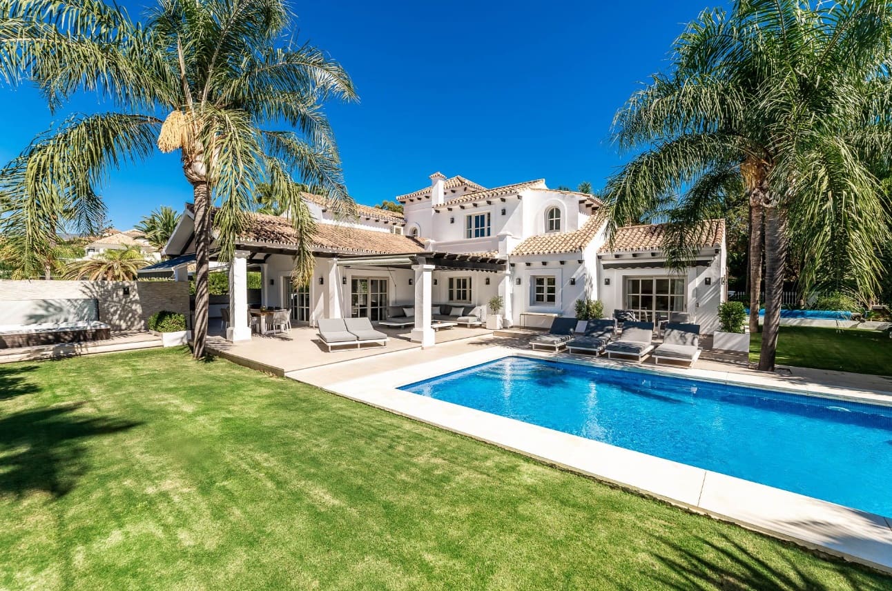 Chalet de 6 habitaciones en Marbella en venta con piscina garaje - 3.700.000 € (Ref: 10002341)