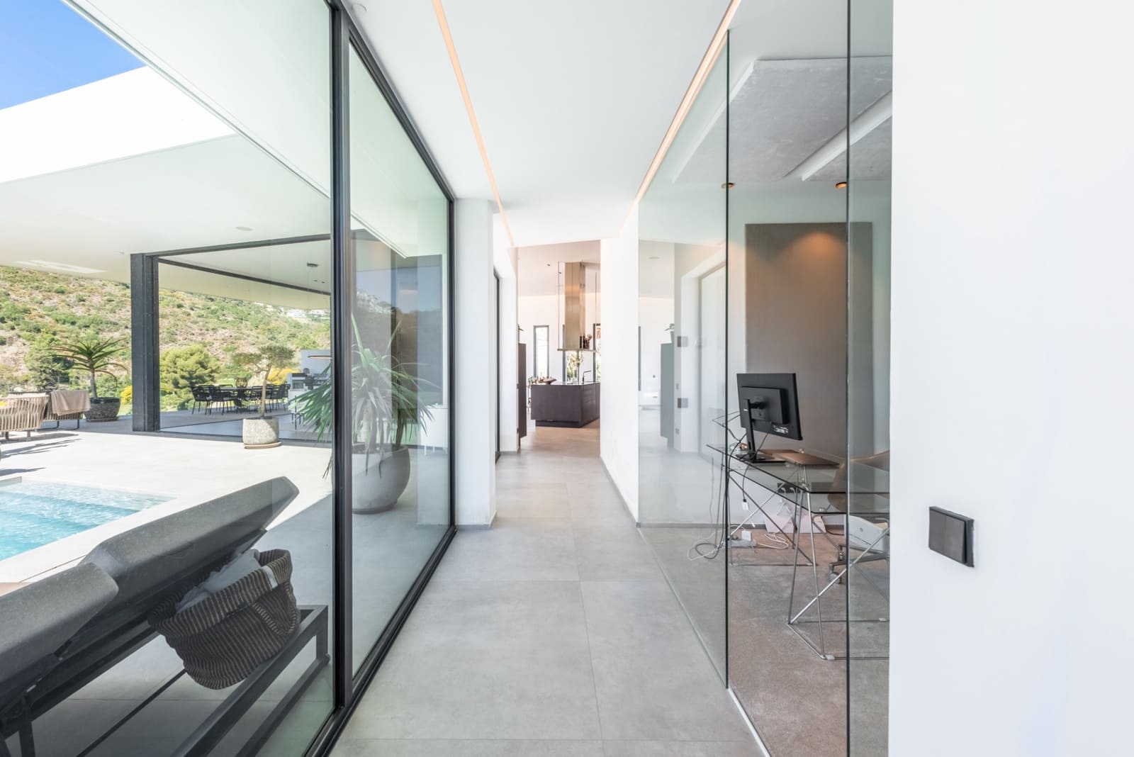 4 slaapkamer Villa te koop in Marbella met zwembad garage - € 2.985.000 (Ref: 10002343)
