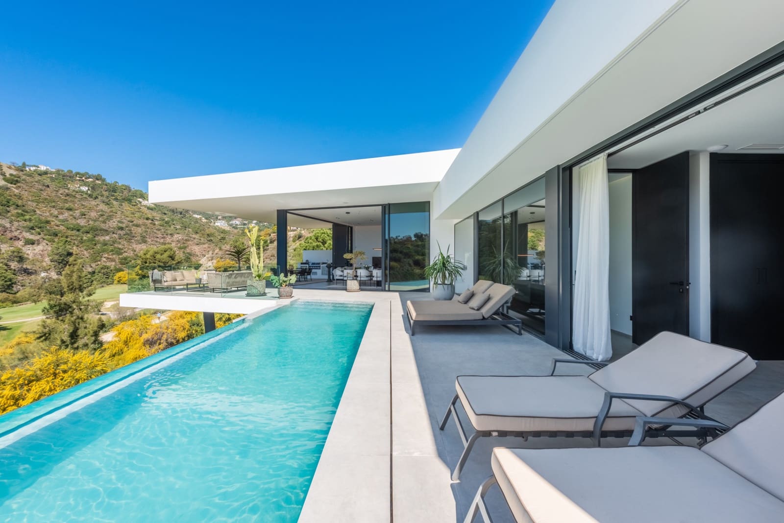 4 slaapkamer Villa te koop in Marbella met zwembad garage - € 2.985.000 (Ref: 10002343)
