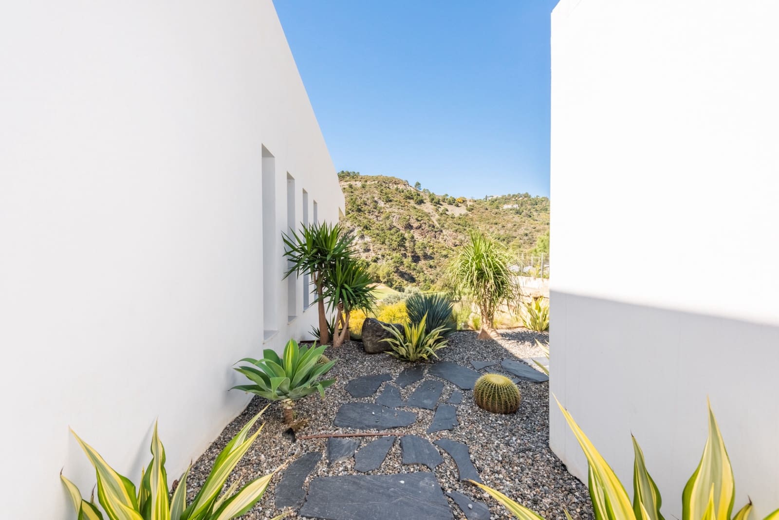 4 slaapkamer Villa te koop in Marbella met zwembad garage - € 2.985.000 (Ref: 10002343)