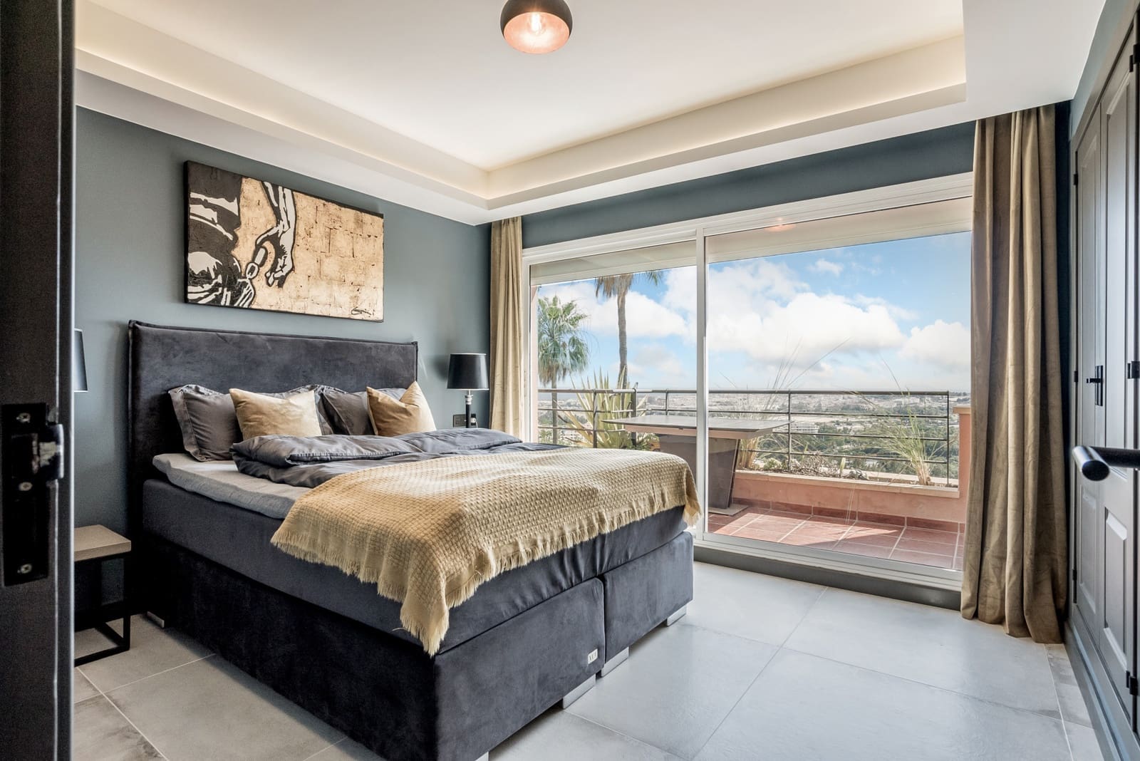 3 sypialnia Apartament na sprzedaż w Marbella z basenem garażem - 995 000 € (Ref: 10002346)