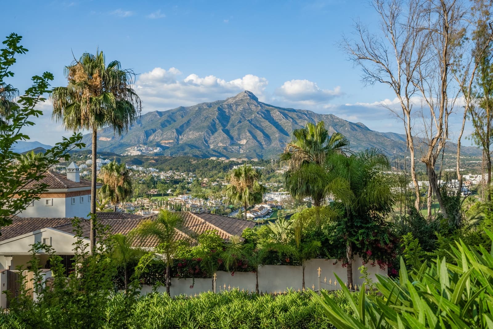 3 sypialnia Apartament na sprzedaż w Marbella z basenem garażem - 995 000 € (Ref: 10002346)