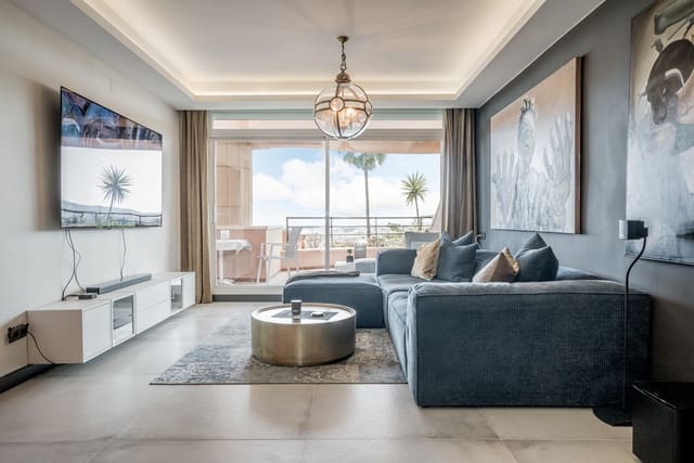 3 sypialnia Apartament na sprzedaż w Marbella z basenem garażem - 995 000 € (Ref: 10002346)