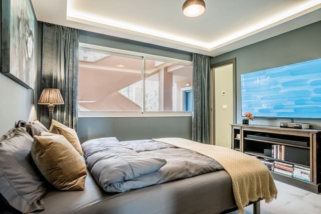 3 sypialnia Apartament na sprzedaż w Marbella z basenem garażem - 995 000 € (Ref: 10002346)