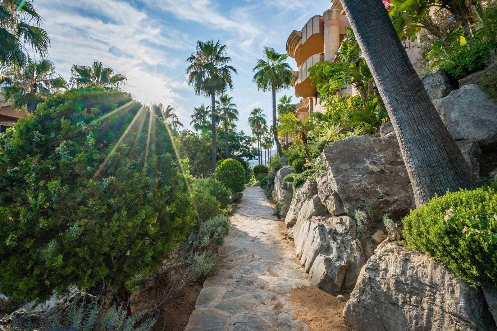 3 sypialnia Apartament na sprzedaż w Marbella z basenem garażem - 995 000 € (Ref: 10002346)