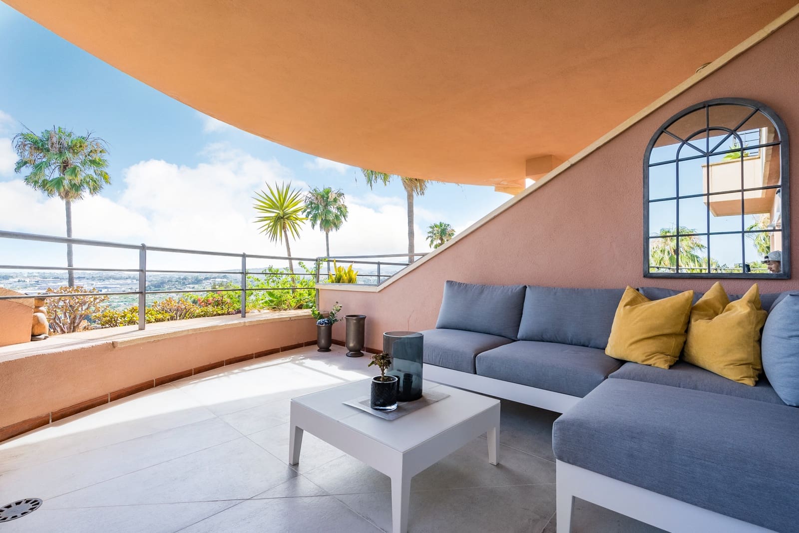 3 sypialnia Apartament na sprzedaż w Marbella z basenem garażem - 995 000 € (Ref: 10002346)