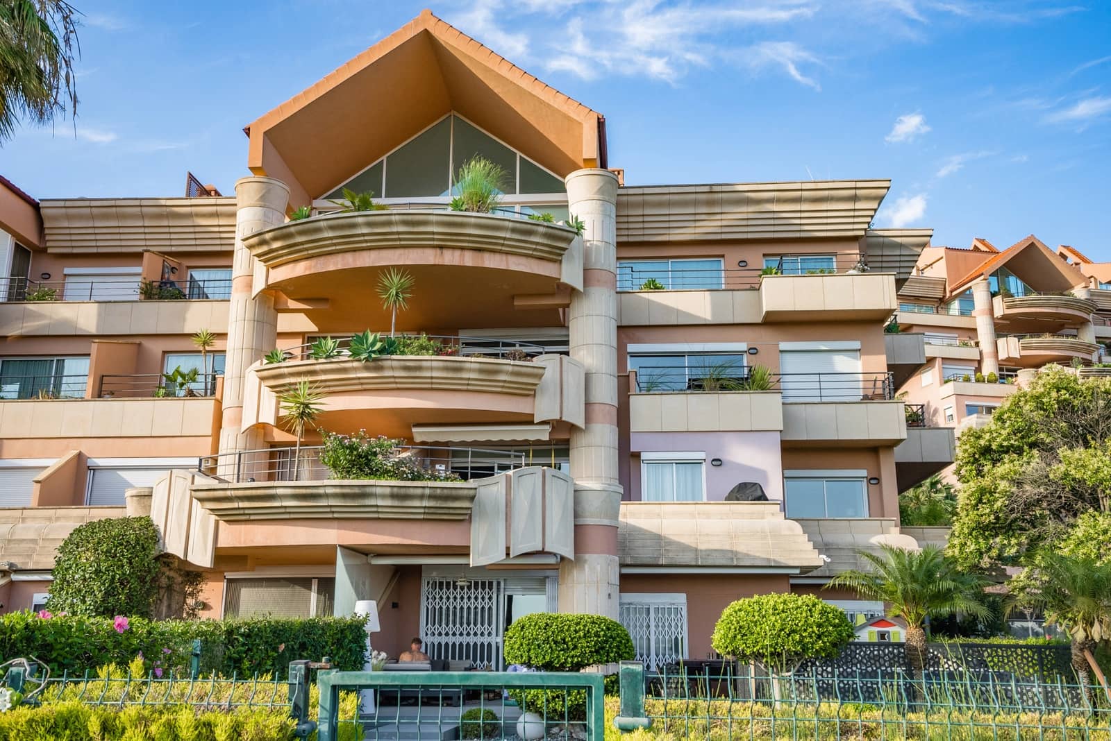 3 sypialnia Apartament na sprzedaż w Marbella z basenem garażem - 995 000 € (Ref: 10002346)