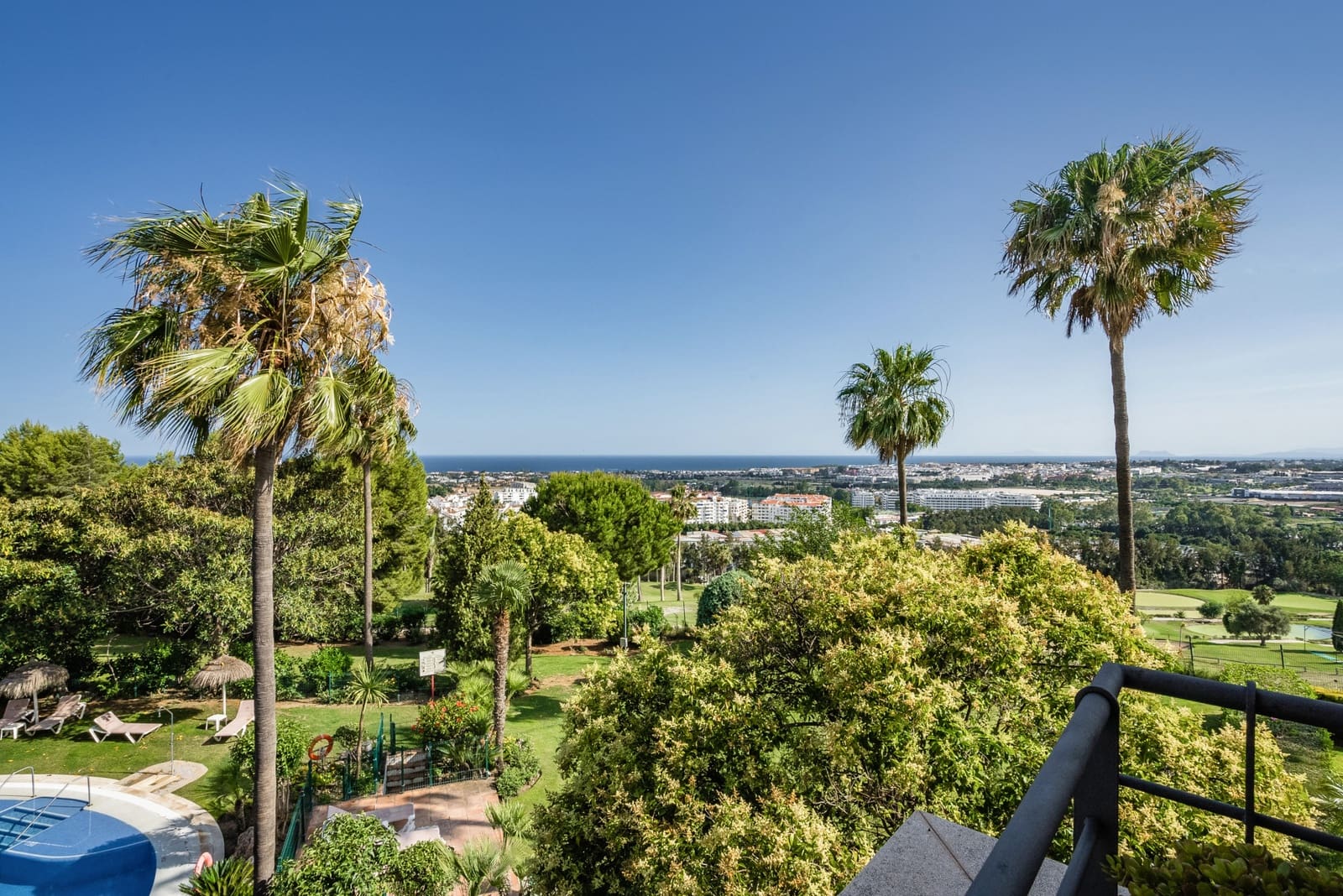 3 sypialnia Apartament na sprzedaż w Marbella z basenem garażem - 995 000 € (Ref: 10002346)