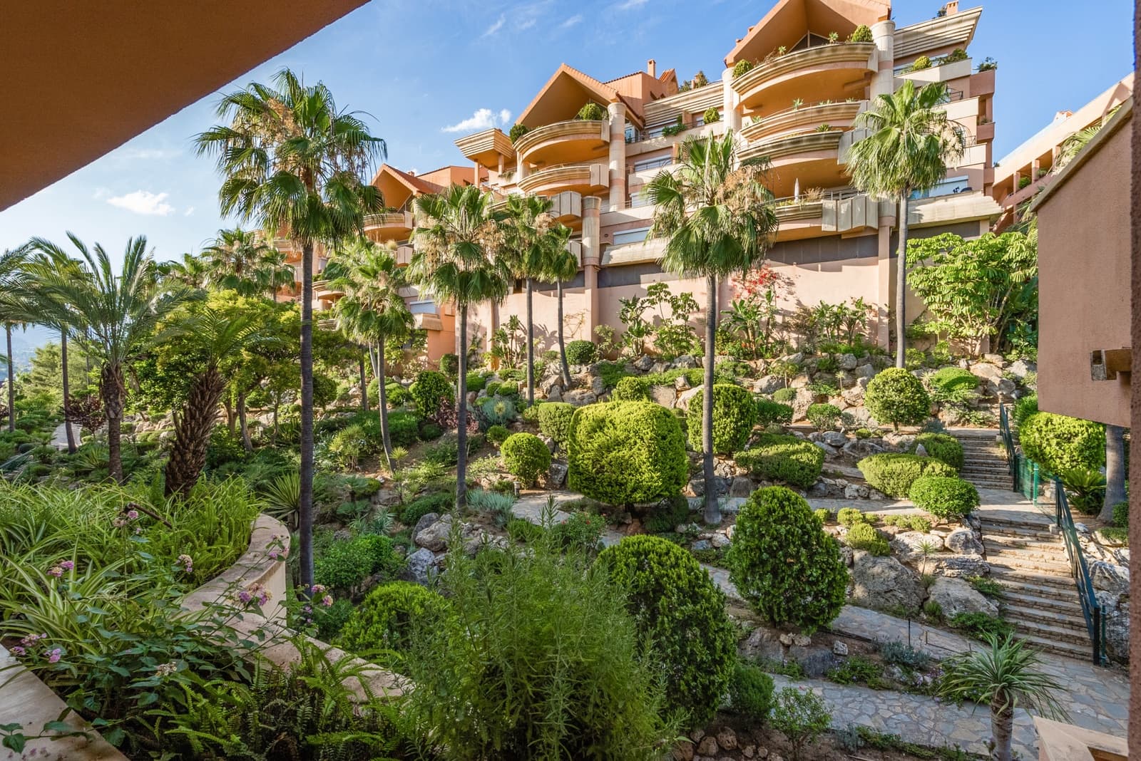 3 sypialnia Apartament na sprzedaż w Marbella z basenem garażem - 995 000 € (Ref: 10002346)