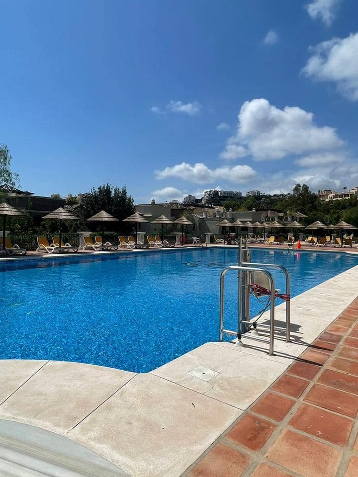 2 sypialnia Apartament na sprzedaż w Marbella z basenem garażem - 450 000 € (Ref: 10002349)