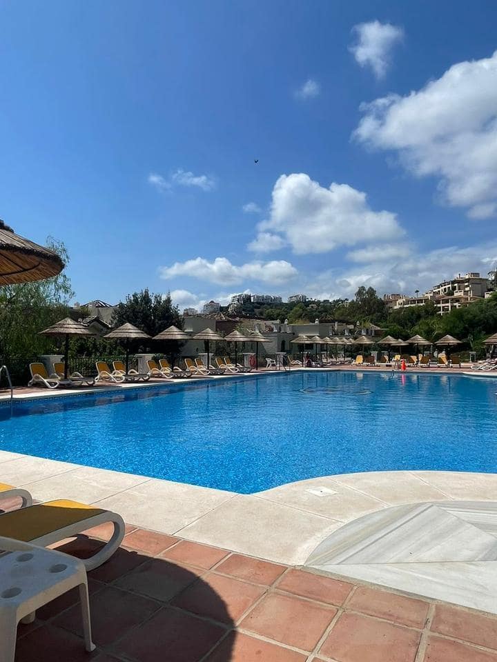 3 sypialnia Apartament na sprzedaż w Marbella z basenem garażem - 500 000 € (Ref: 10002350)