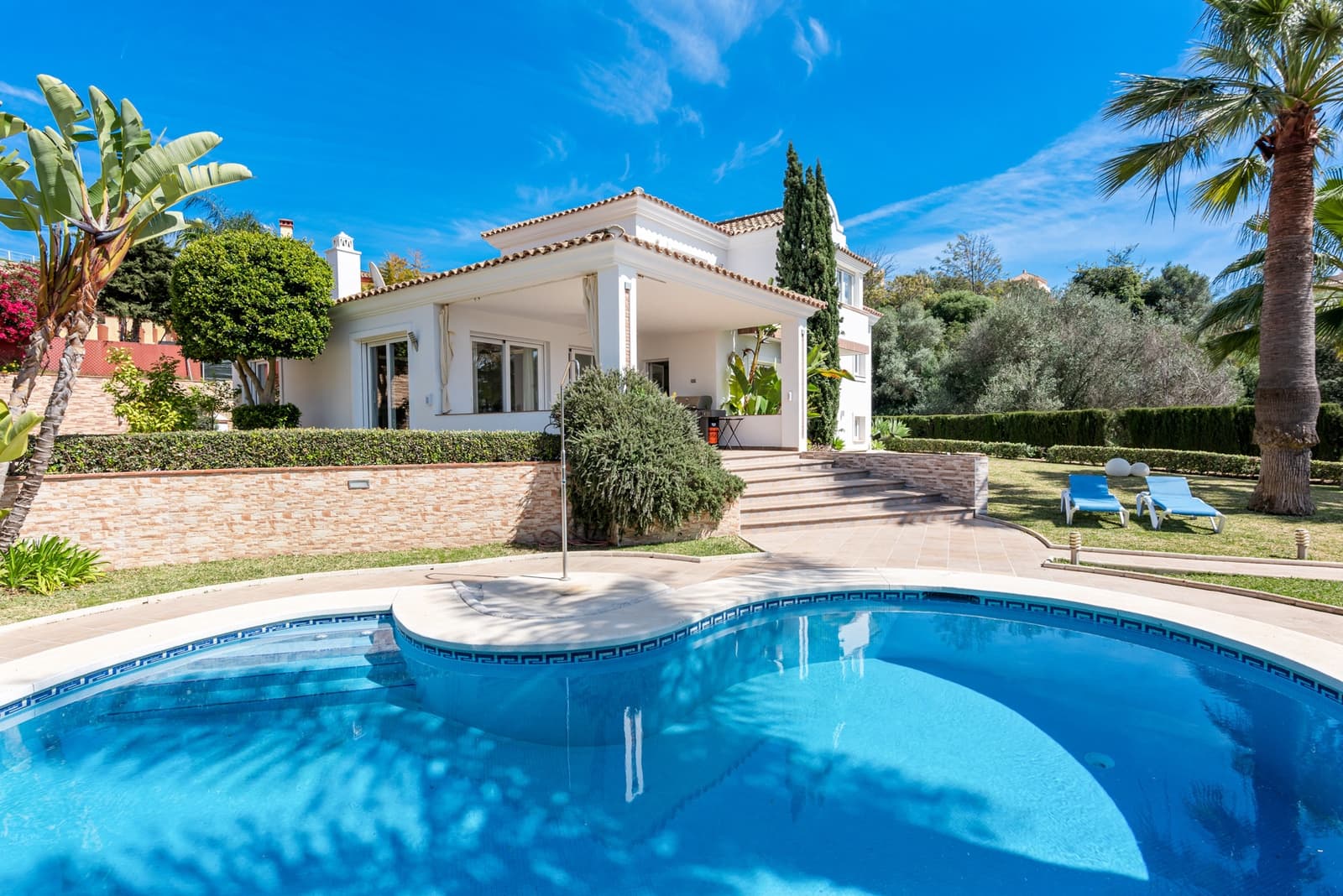 4 sovrum Villa till salu i Marbella med pool garage - 1 950 000 € (Ref: 10002351)