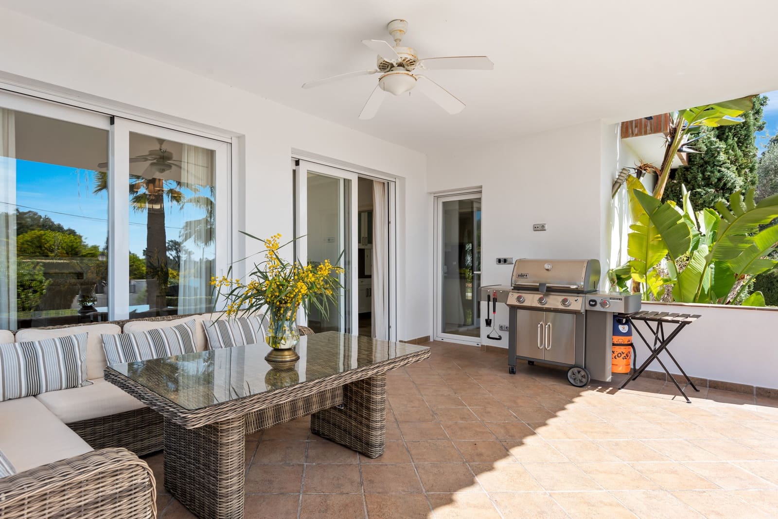 4 sovrum Villa till salu i Marbella med pool garage - 1 950 000 € (Ref: 10002351)
