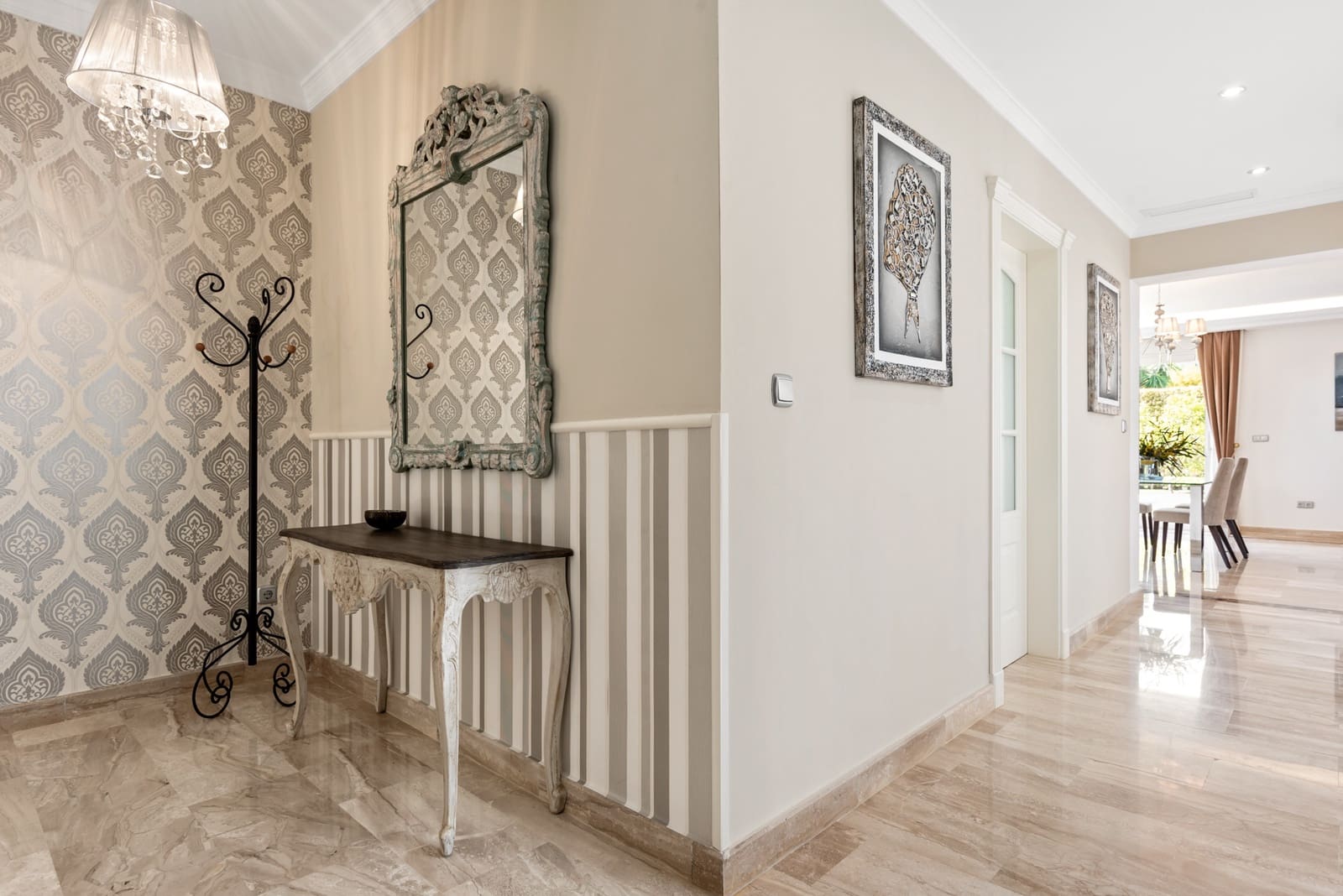 4 sovrum Villa till salu i Marbella med pool garage - 1 950 000 € (Ref: 10002351)